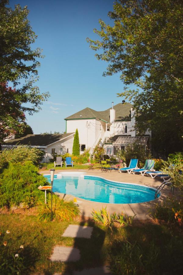 Auberge Incroyable Saint Adrien ภายนอก รูปภาพ
