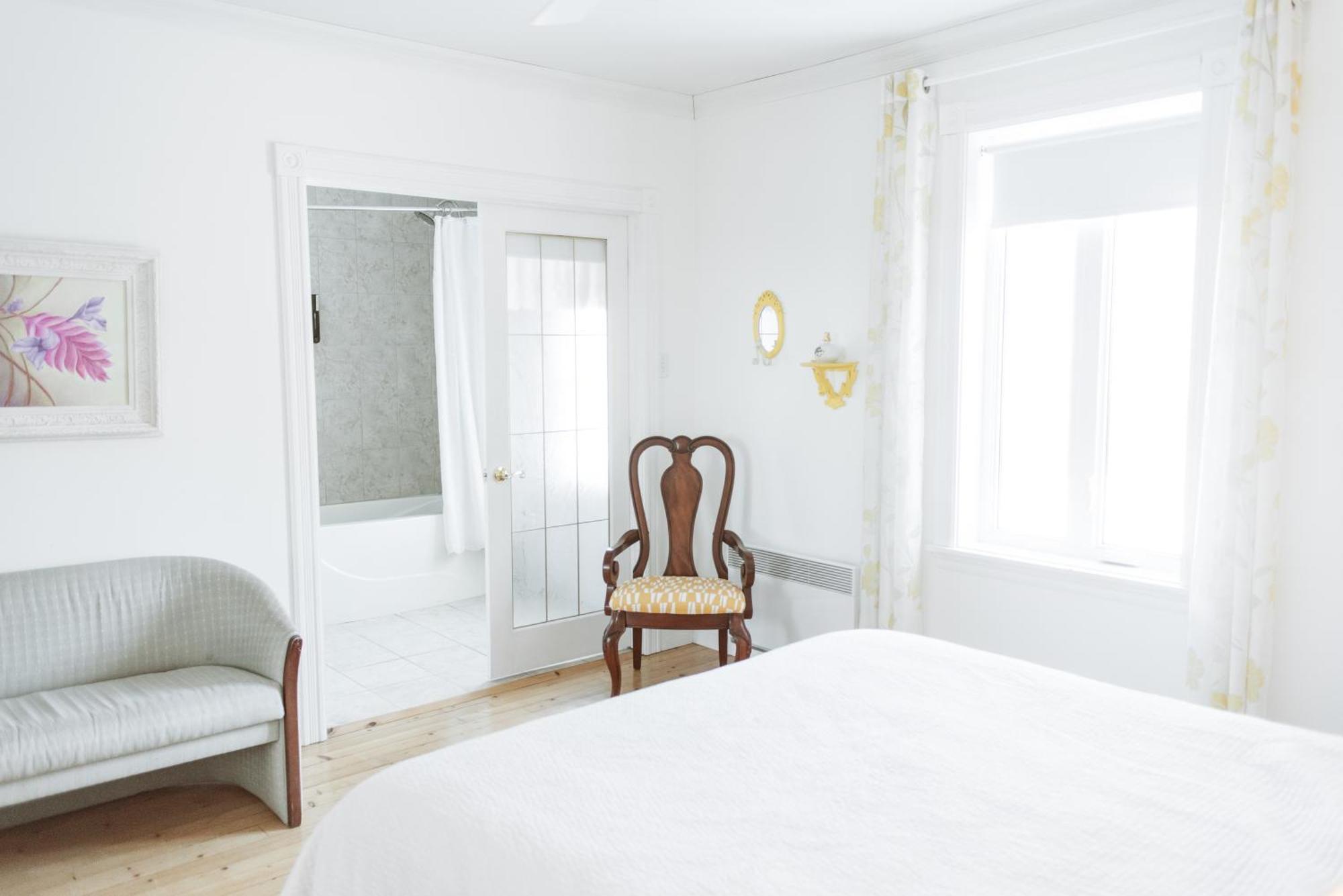 Auberge Incroyable Saint Adrien ภายนอก รูปภาพ